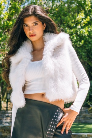 FOX-250<br/>Fox Faux Fur Crop Vest Gilet